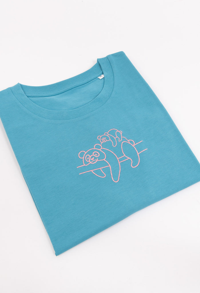 family of giant pandas unisex cropped t-shirt Big Wild Thought