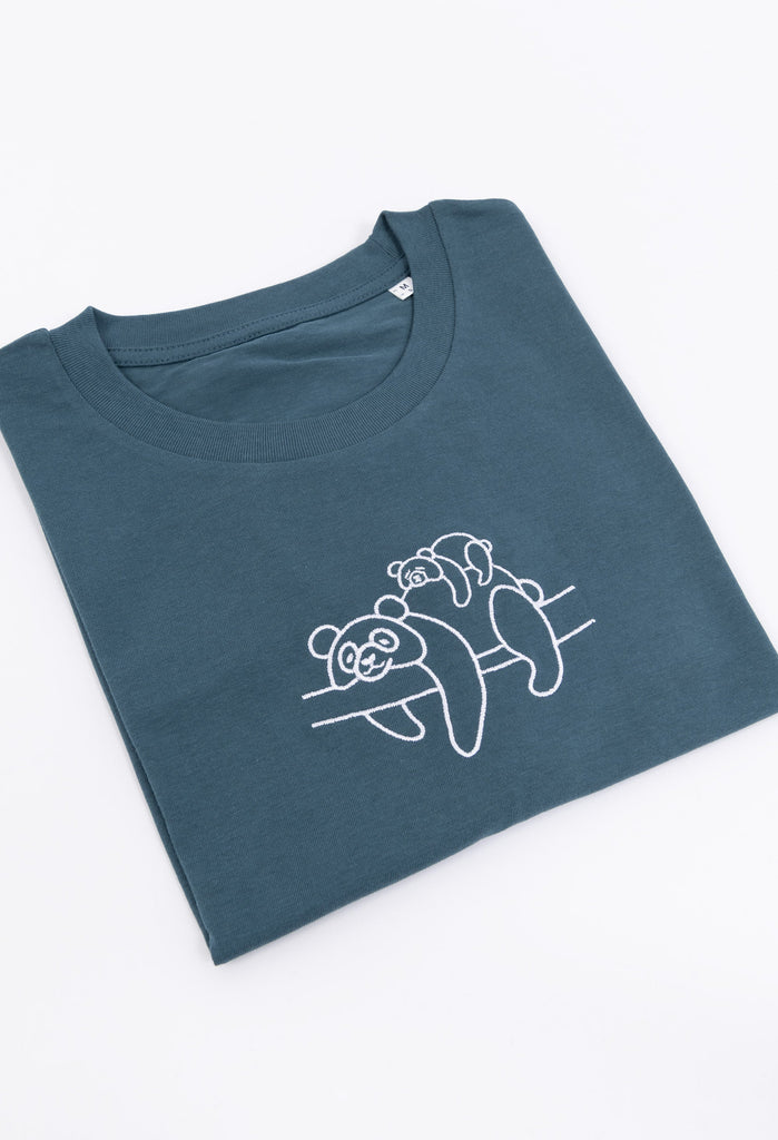 family of giant pandas unisex cropped t-shirt Big Wild Thought